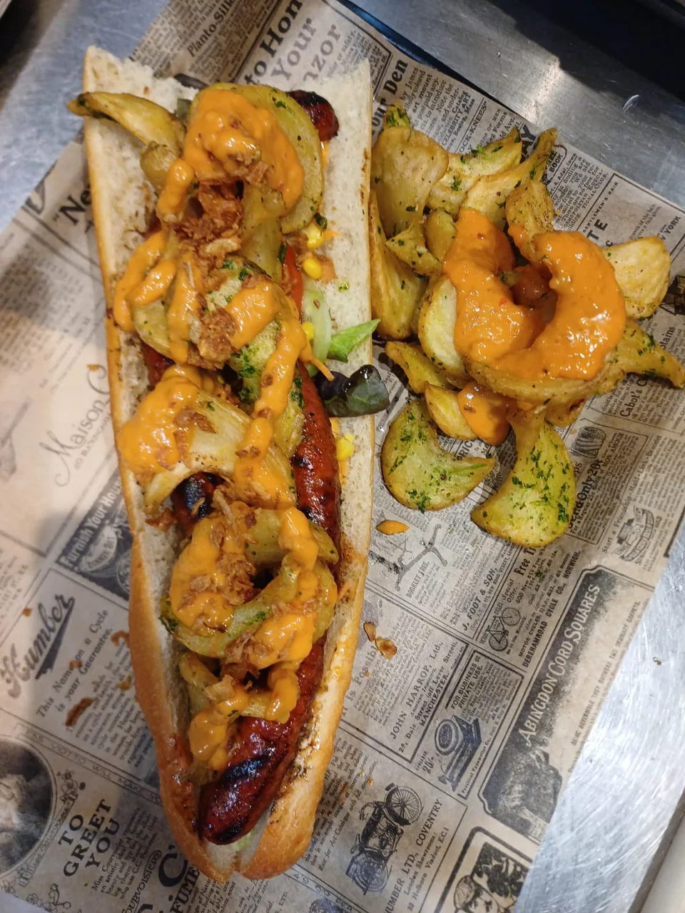 La mitraillette merguez, plat photographié chez Nab’s Grill