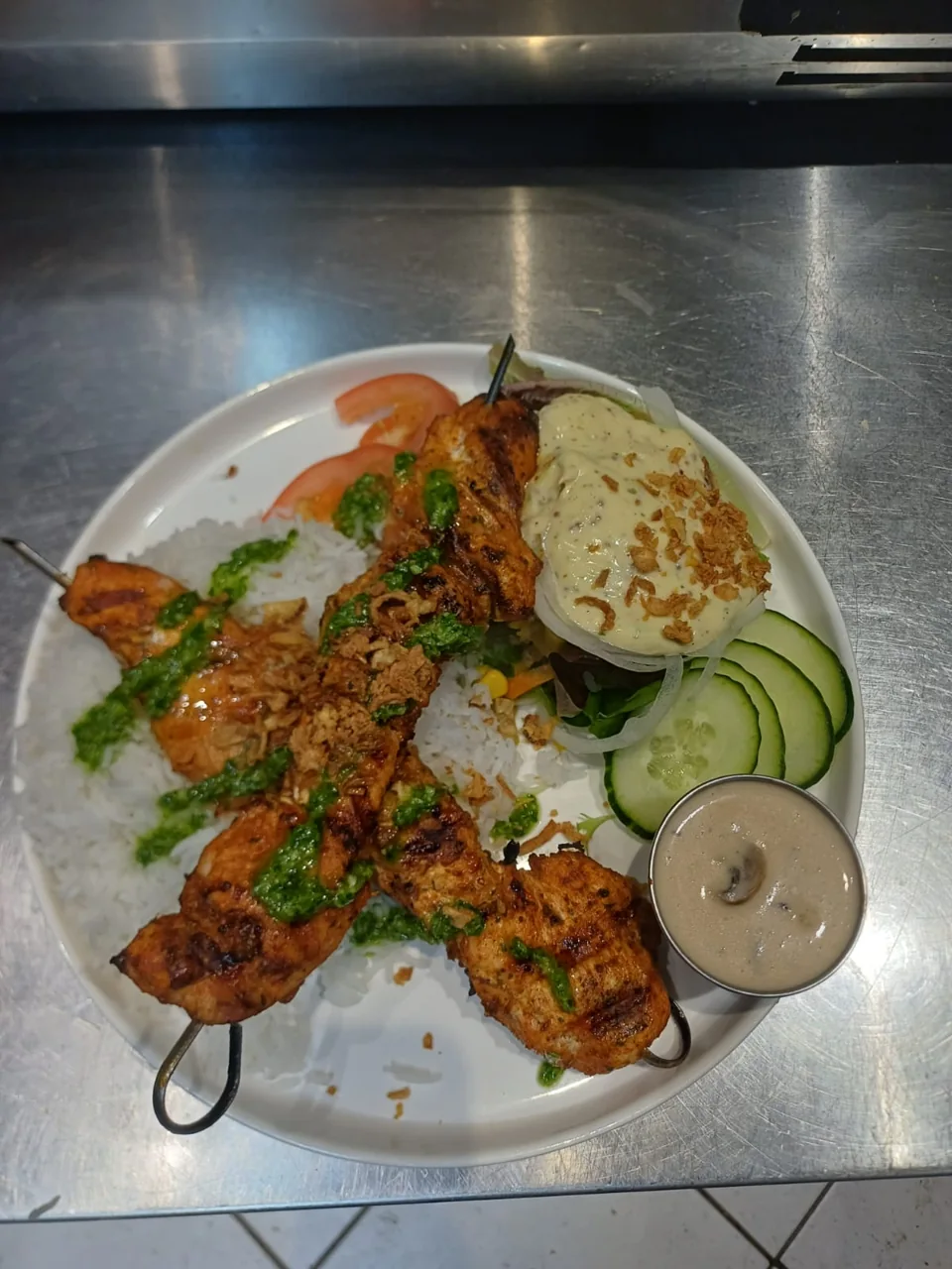 La planche du grill, version riz, plat photographié chez Nab’s Grill